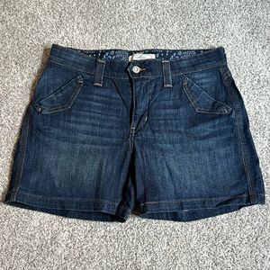 Levis Women’s Dark Wash Denim Shorts Front Pockets with Flaps Stitched Size 8